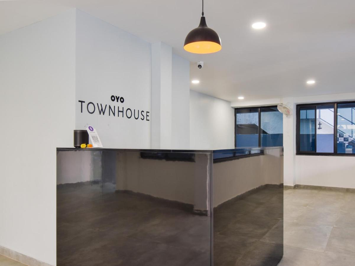 Oyo Townhouse 498 Hotel Western Nagpur Esterno foto