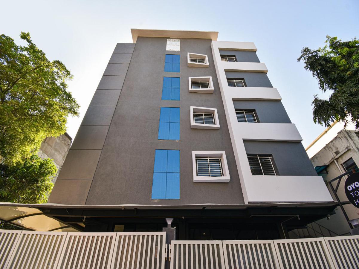 Oyo Townhouse 498 Hotel Western Nagpur Esterno foto